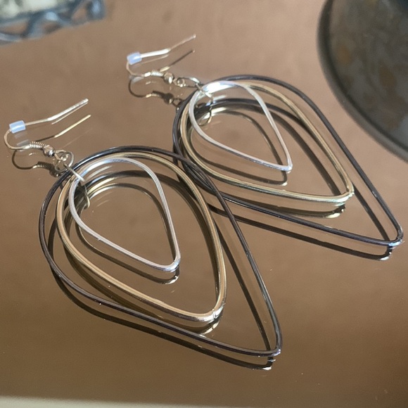 Jewelry - Triple Toned Geo Earrings